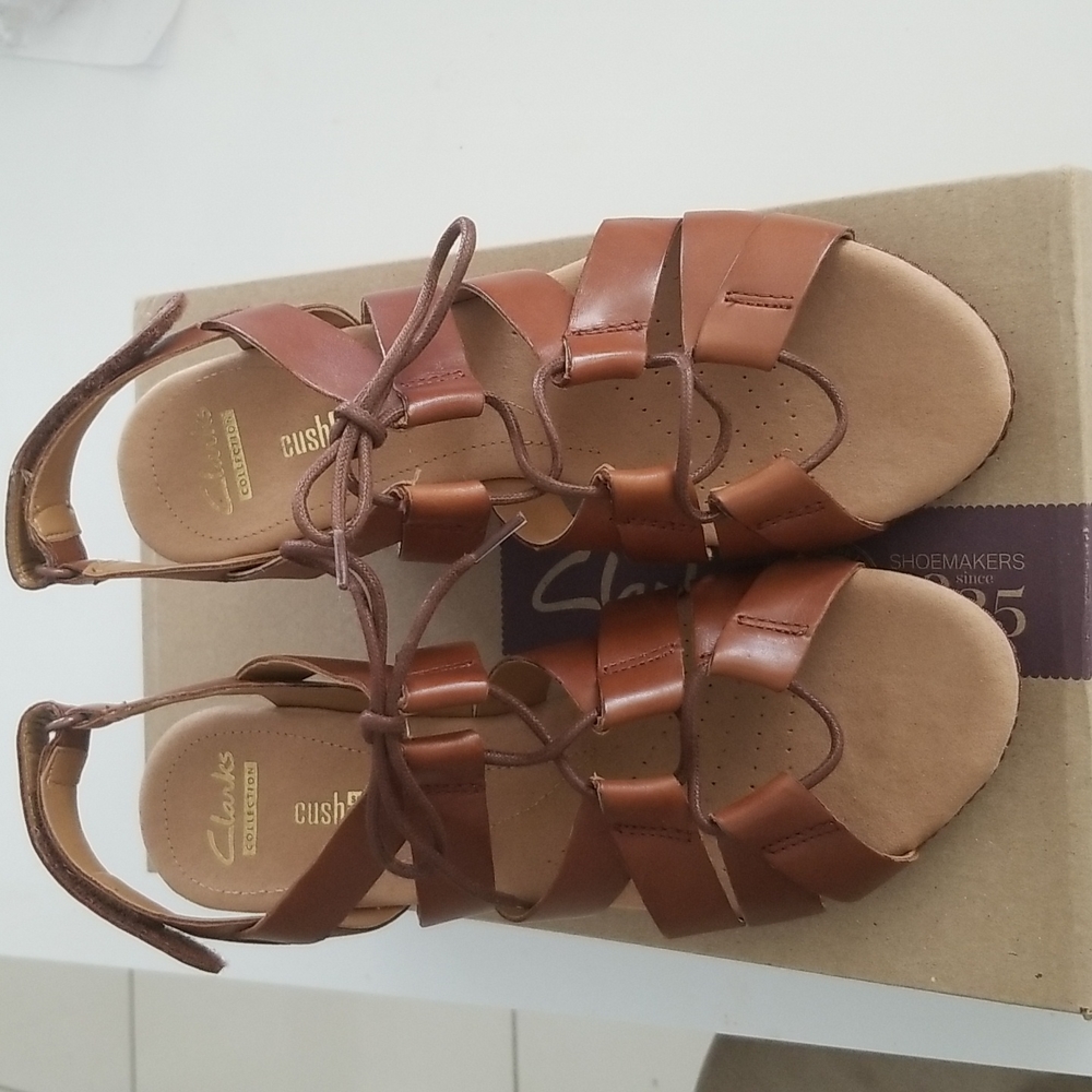 Clarks tan leather size 8.5 lace sandals